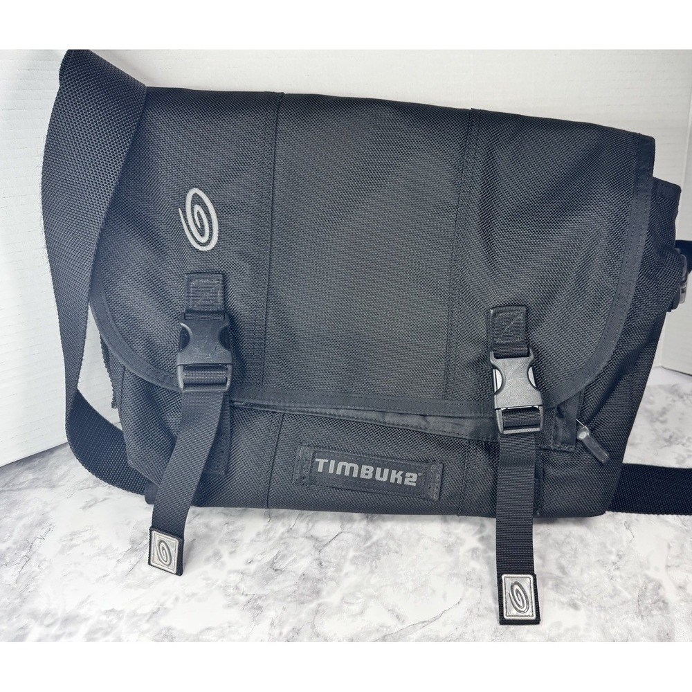 Timbuk2 Classic Shoulder Messenger/Crossbody Bag Black Nylon 17 x 12 x 3